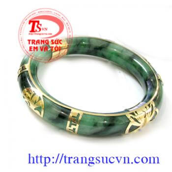 Vòng jadeite bọc vàng sang trọng