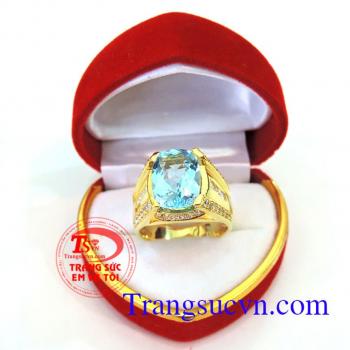 Nhẫn nam Topaz đẹp vàng với đường nét kết đá trắng làm cho chiếc nhẫn sang trọng trên tay gọn với viên đá Topaz xanh nước biển
