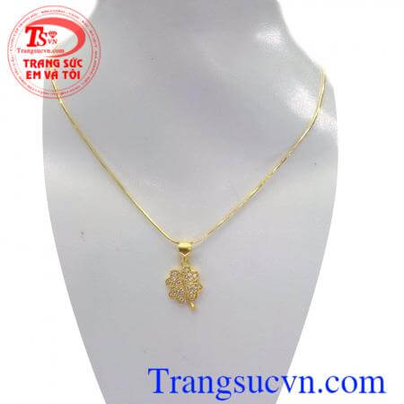 Mặt dây cỏ bốn lá vàng