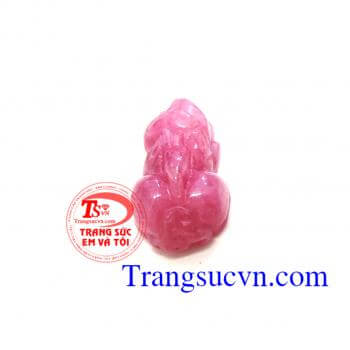 Tỳ hưu ruby hồng ngọc tỳ hưu có tính thu tích của cái và chỉ có năm không có đào thải,nên được mọi người ưa chuộng làm trang sức đem bên mình và đặt trong két sắt