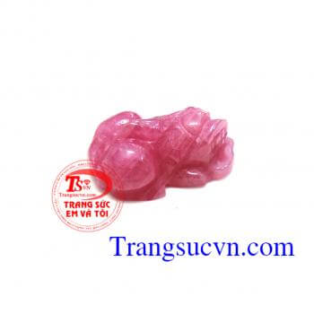 Tỳ hưu ruby hồng ngọc tỳ hưu có tính thu tích của cái và chỉ có năm không có đào thải,nên được mọi người ưa chuộng làm trang sức đem bên mình và đặt trong két sắt