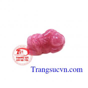 Tỳ hưu ruby hồng ngọc tỳ hưu có tính thu tích của cái và chỉ có năm không có đào thải,nên được mọi người ưa chuộng làm trang sức đem bên mình và đặt trong két sắt