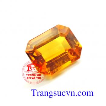 Sapphire vàng chữ nhật 3,65Ct Loại đá quý: Sapphire Vàng thiên nhiên Số lượng: 01 Viên Kích thước: 10.00 x 7.90 / 4.50 mm Trọng lượng: 3,65 Carat Màu sắc: Vàng da cam