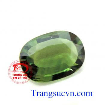 Sapphire chuối trong suốt Loại đá quý: Sapphire Chuối thiên nhiên Số lượng: 01 Viên Kích thước: 13.50 x 9.70 / 3.80 mm Trọng lượng: 4.60 Carat Màu sắc: Lục - Lục phớt vàng Độ tinh khiết: Trong suốt