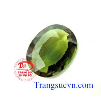Sapphire chuối trong suốt Loại đá quý: Sapphire Chuối thiên nhiên Số lượng: 01 Viên Kích thước: 13.50 x 9.70 / 3.80 mm Trọng lượng: 4.60 Carat Màu sắc: Lục - Lục phớt vàng Độ tinh khiết: Trong suốt