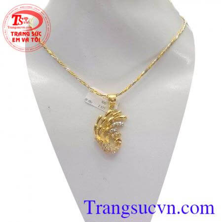 Bộ dây chuyền mặt dây phượng hoàng vàng tây cho nữ, trang sức nữ đẹp chất lượng đảm bảo. Theo dân gian phượng hoàng là linh vật tượng trưng cho những người đàn bà đẹp, quyền quý.