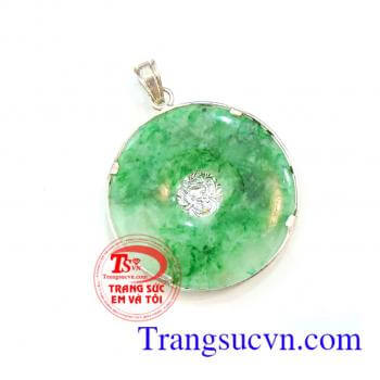 Mặt dây chuyền rồng Mặt dây chuyền nam ngọc cẩm thạch bọc rồng được chế tác trên chất liệu: - Ngọc cẩm thạch thiên nhiên 100% - Bọc rồng bằng bạc ta - Móc được làm bằng bạc ta