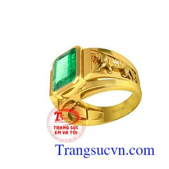 Nhẫn nam Tuổi dần Mệnh Hỏa Loại sản phẩm: Nhẫn Nam Emerald Thương hiệu: Trang Sức Em Và Tôi Kiểu chế tác: Nhẫn nam Tuổi dần Mệnh Hỏa vàng 18k gắn đá quý Emerald thiên nhiên Size ( đường kính): 18 mm Loại vàng: Vàng 18k (75%Au) - Trọng lượng vàng: 5.9 chỉ 