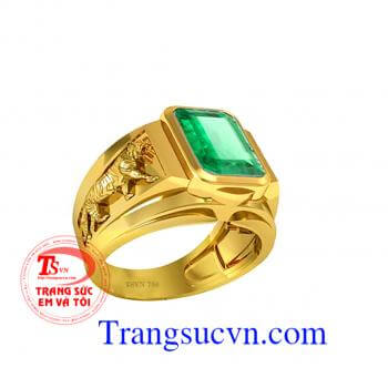 Nhẫn nam Tuổi dần Mệnh Hỏa Loại sản phẩm: Nhẫn Nam Emerald Thương hiệu: Trang Sức Em Và Tôi Kiểu chế tác: Nhẫn nam Tuổi dần Mệnh Hỏa vàng 18k gắn đá quý Emerald thiên nhiên Size ( đường kính): 18 mm Loại vàng: Vàng 18k (75%Au) - Trọng lượng vàng: 5.9 chỉ 