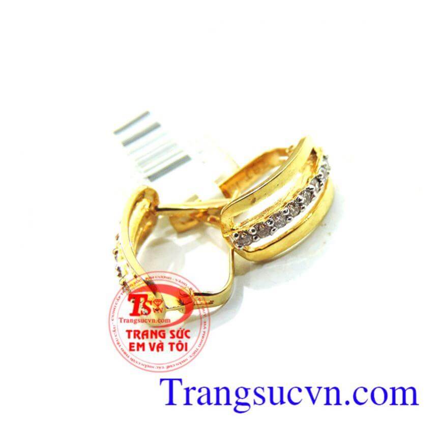 Hoa tai vàng xinh xinh