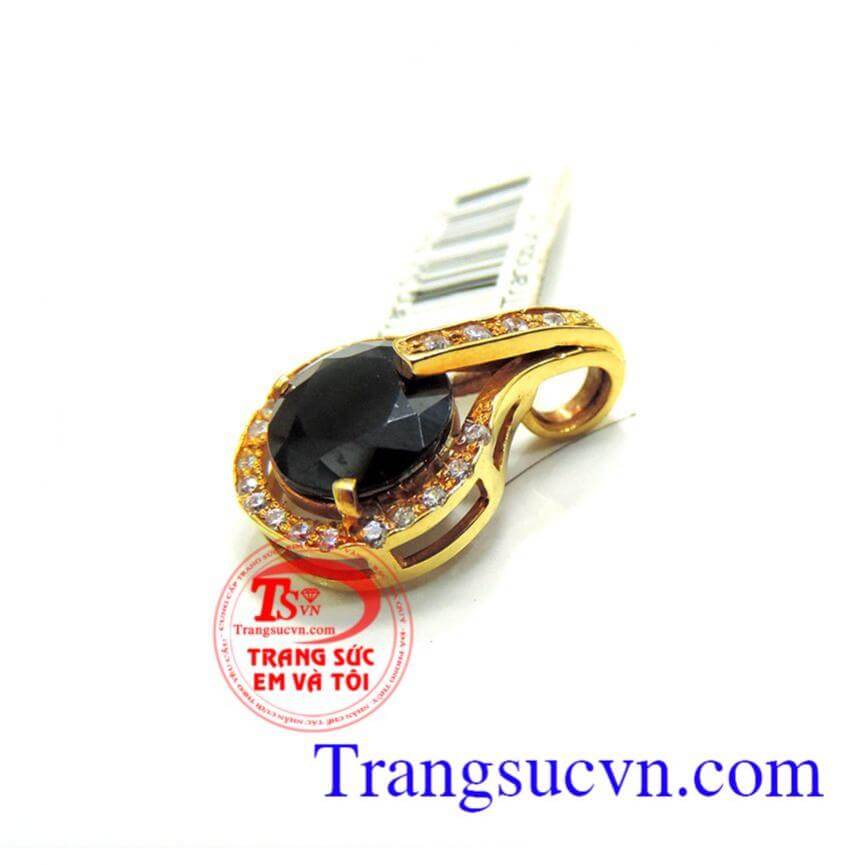 Mặt dây chuyền vàng tây đá đen