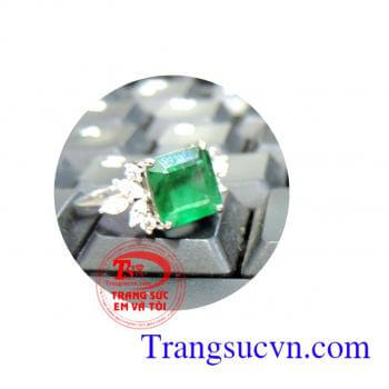 Nhẫn nữ gắn đá xanh mệnh hỏa