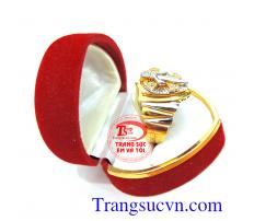 Nhẫn nam khiên kiếm và chiếc nhẫn bảo vệ đúng nghĩa như cái tên của nhẫn KIẾM dùng tự vệ và tấn công. KHIÊN che và đỡ bảo vệ nhan nam dep thiết kế và chế tác 3D theo yêu cầu Vàng đảm bảo chất lượng 10k 12k 14k 18k gắn đá theo mệnh sang trọng và hộ mệnh,Uy
