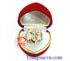 Nhẫn nam khiên kiếm và chiếc nhẫn bảo vệ đúng nghĩa như cái tên của nhẫn KIẾM dùng tự vệ và tấn công. KHIÊN che và đỡ bảo vệ nhan nam dep thiết kế và chế tác 3D theo yêu cầu Vàng đảm bảo chất lượng 10k 12k 14k 18k gắn đá theo mệnh sang trọng và hộ mệnh,Uy