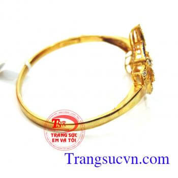Vòng tay vàng đáng yêu