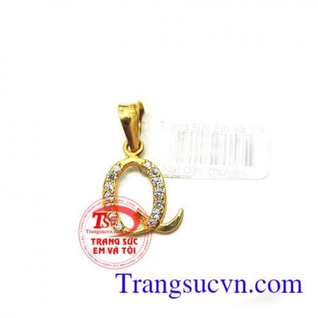 Mặt dây chữ Q bằng vàng tây 10k đảm bảo chất lượng - Uy tín. bạn có thể đặt theo chữ cái đầu của bạn từ A-Z đảm bảo bạn sẽ có món quà ý nghĩa trong dịp sinh nhật hoặc các ngày kỷ niệm Mặt dây chữ Q