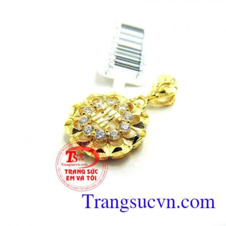 Mặt dây Chanel nhỏ xinh cho nữ móng quà sang trong và sành điệu hợp thời trang và trang phục,đeo cùng dây chuyền mảnh đảm bảo món quà ý nghĩa cho bạn lựa chọn trong dịp sinh nhật,kỷ niệm,lễ tết tuyệt đẹp