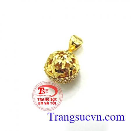 Mặt dây Dior vàng sản phẩm mặt dây nữ quyến rũ,xinh đẹp với chi tiêt đẹp,mảnh tinh tế, kết hợp cùng dây chuyền nữ hợp thời trang bộ trang sức vàng đảo bảo,Uy tín