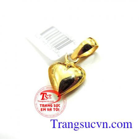Trái tim vàng yêu thương sản phẩm mặt dây nữ quyến rũ,xinh đẹp với chi tiêt đẹp,mảnh tinh tế, kết hợp cùng dây chuyền nữ hợp thời trang bộ trang sức vàng đảo bảo,Uy tín Trái tim vàng yêu thương