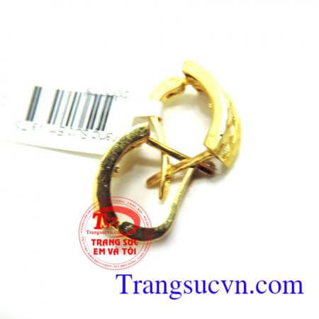 Bông tai vàng tây Năm nay, xu hướng lựa chọn những mẫu hoa tai vàng tây được khá nhiều các bạn nữ lựa chọn bởi vẻ đẹp sang trọng Những mẫu hoa tai vàng tây mới nhất dành cho phái đẹp với thiết kế tỉ mỉ, bền đẹp mang lại vẻ đẹp sang trọng , quý phái