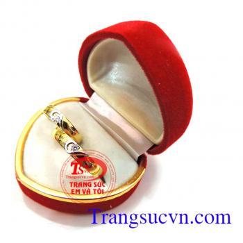 Với đôi nhẫn cưới này sẽ khiến cho tình yêu của hai bạn ngày một bền chặt, và luôn bên nhau đến cuối đời. Nhẫn cưới giá rẻ trái tim