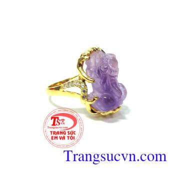 Nhẫn nữ tỳ hưu thạch anh tím 100% Bao thế kỷ qua các vị vua chúa và nữ hoàng đều yêu thích một màu tím hoàng gia,màu tím tình yêu,với ý nghĩa mang lại nhiều may mắn và thu hút tài lộc trong cuộc sống