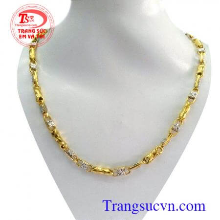 Dây chuyền nam vàng tây phong cách với chế tác tinh tế đẹp và sắc nét đến từng chi tiết,chất lượng vàng đảm bảo Uy tín đánh giá của khách hàng nhiều năm liền,hợp thời trang,