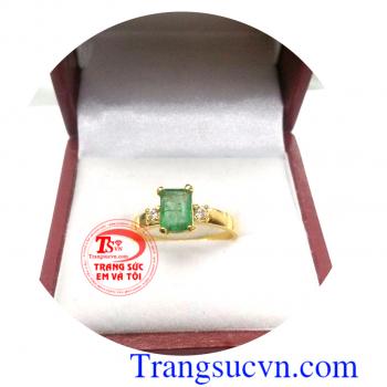 Nhẫn nữ ngọc lục bảo