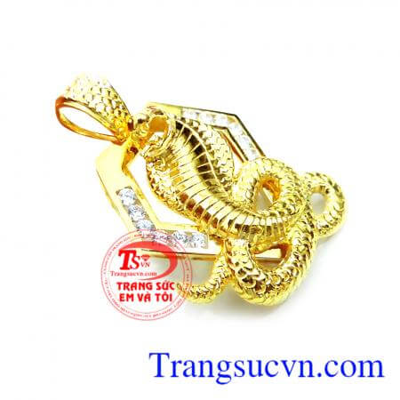 Mặt dây Tuổi Tỵ 18k 3D đeo hợp thời trang, thể hiện cá tính cho phái mạnh.