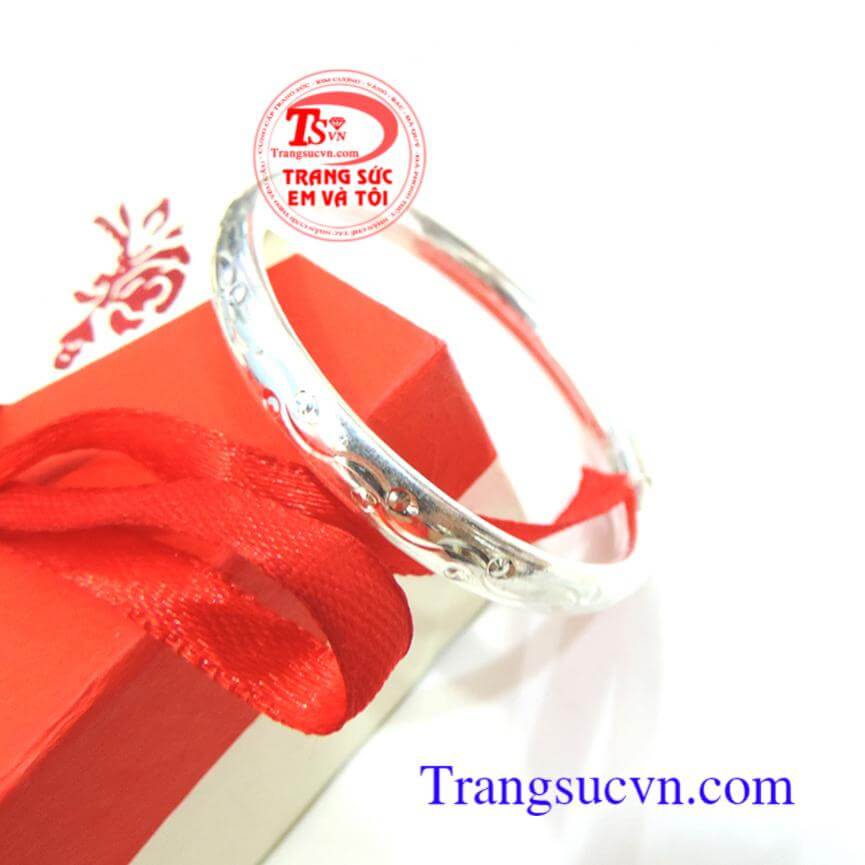 Vòng tay cho trẻ tránh gió
