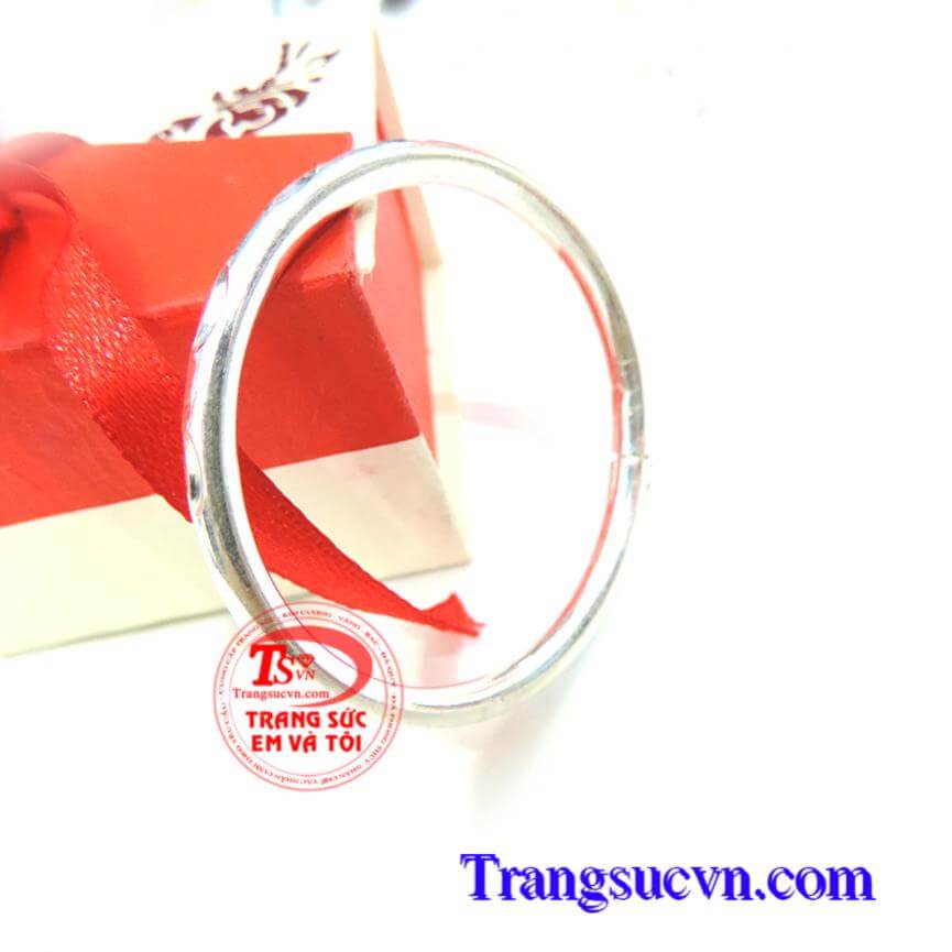 Vòng tay bạc cho em bé