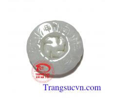 Mặt ngọc chữ VẠN