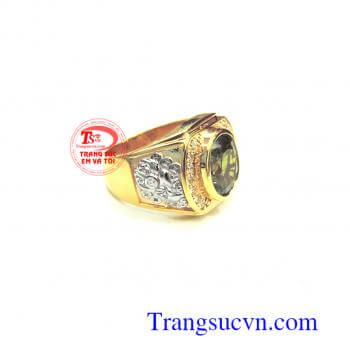 Nhẫn nam peridot tỳ hưu tài lộc mang lại may mắn cho người đeo,chiếc nhẫn vàng có hai bên tỳ hưu và đá chủ peridot thiên nhiên chất lượng đảm bảo,chiếc nhẫn mang lại may mắn và hộ mệnh hỏa