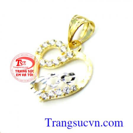 Mặt dây trái tim gia đình rất được phái đẹp ưa chuộng phù hợp làm món quà tặng tuyệt vời cho người yêu thương những dịp ý nghĩa.