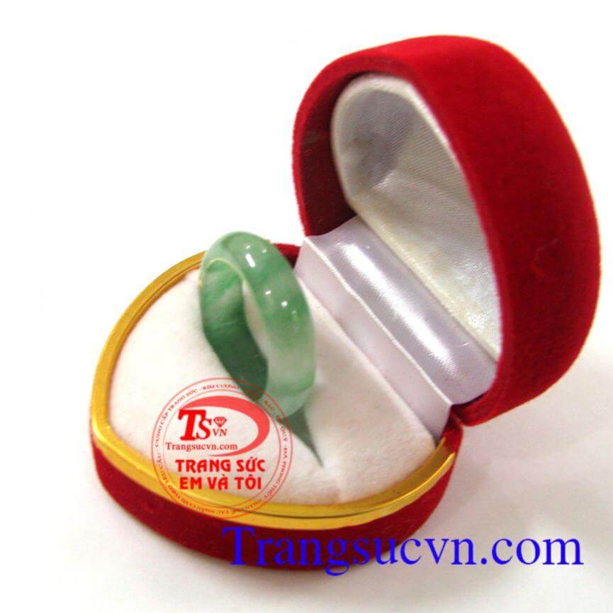 nhẫn ngọc phỉ thúy xanh