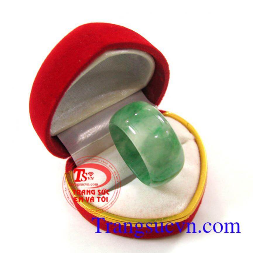 Nhẫn ngọc thời trang