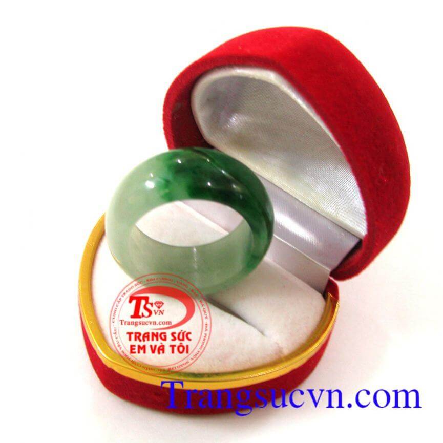 Nhẫn ngọc phỉ thúy chính hiệu