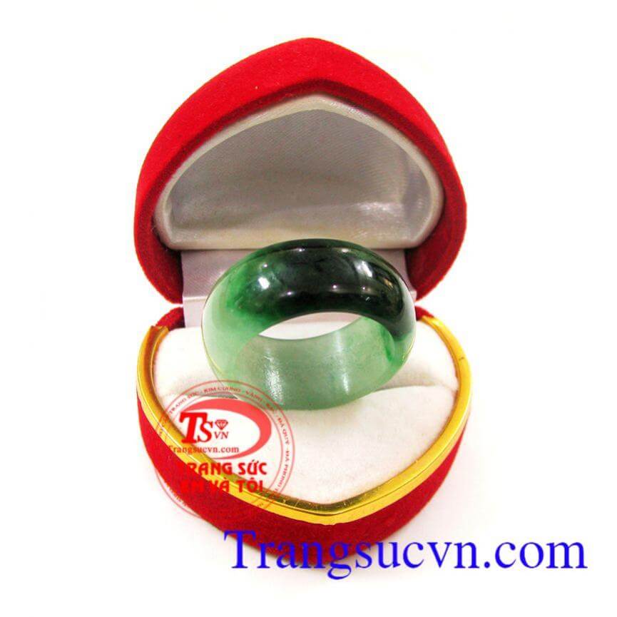 nhẫn cẩm thạch quý phái