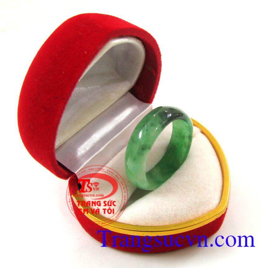 Nhẫn ngọc vân xanh độc đáo