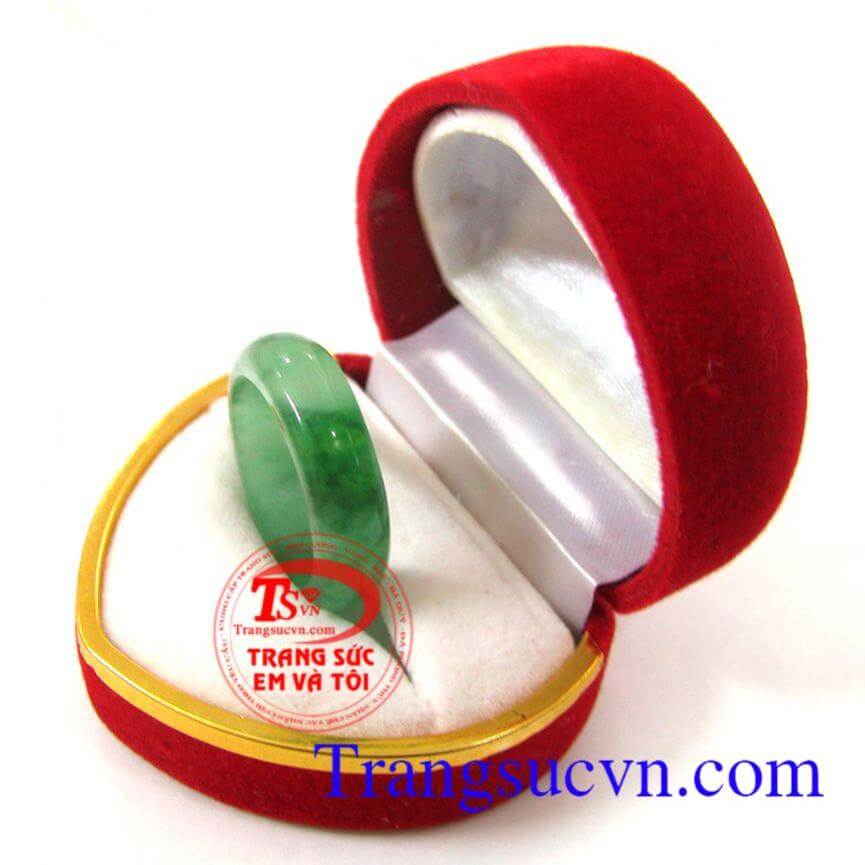 Nhẫn ngọc thời trang nữ