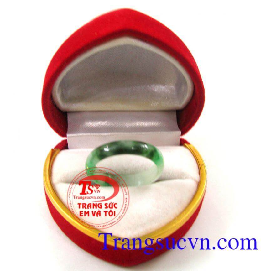 Nhẫn ngọc phỉ thúy thiên nhiên
