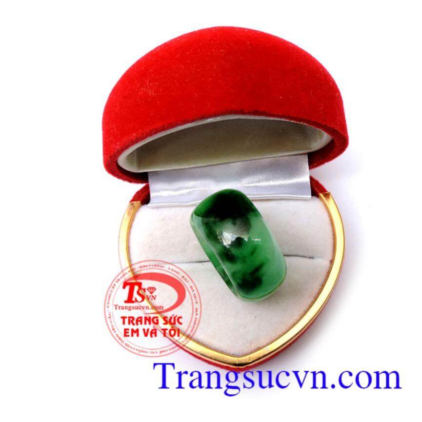 Nhẫn jadeite thiên nhiên đẹp