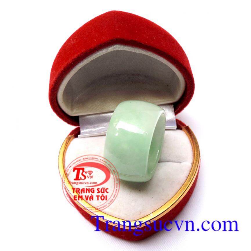 Nhẫn jadeite ngón cái đẹp
