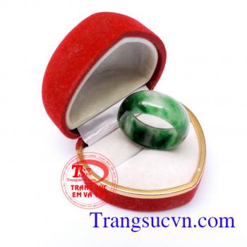 Nhẫn jadeite thiên nhiên hạnh phúc