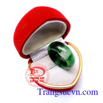 Nhẫn jadeite tinh xảo