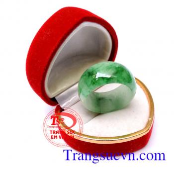 Nhẫn jadeite thiên nhiên sang