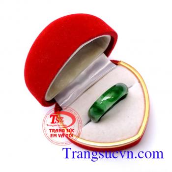 Nhẫn jadeite thiên nhiên hợp mệnh