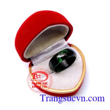 Nhẫn jadeite thiên nhiên tinh tế