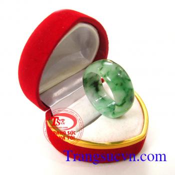 Nhẫn jadeite thăng tiến