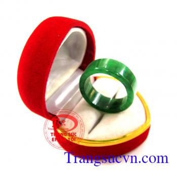 Nhẫn jadeite thiên nhiên độc đáo